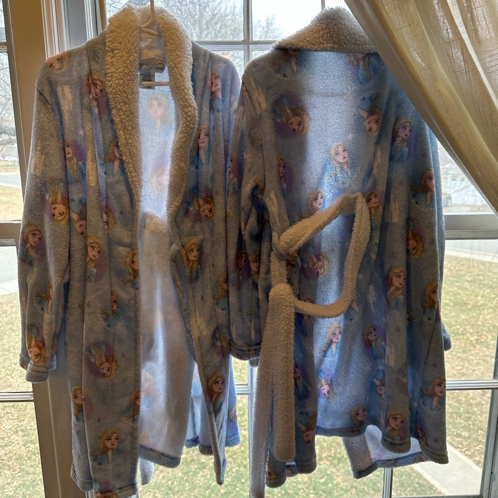 Elsa fleece robe (2 available)